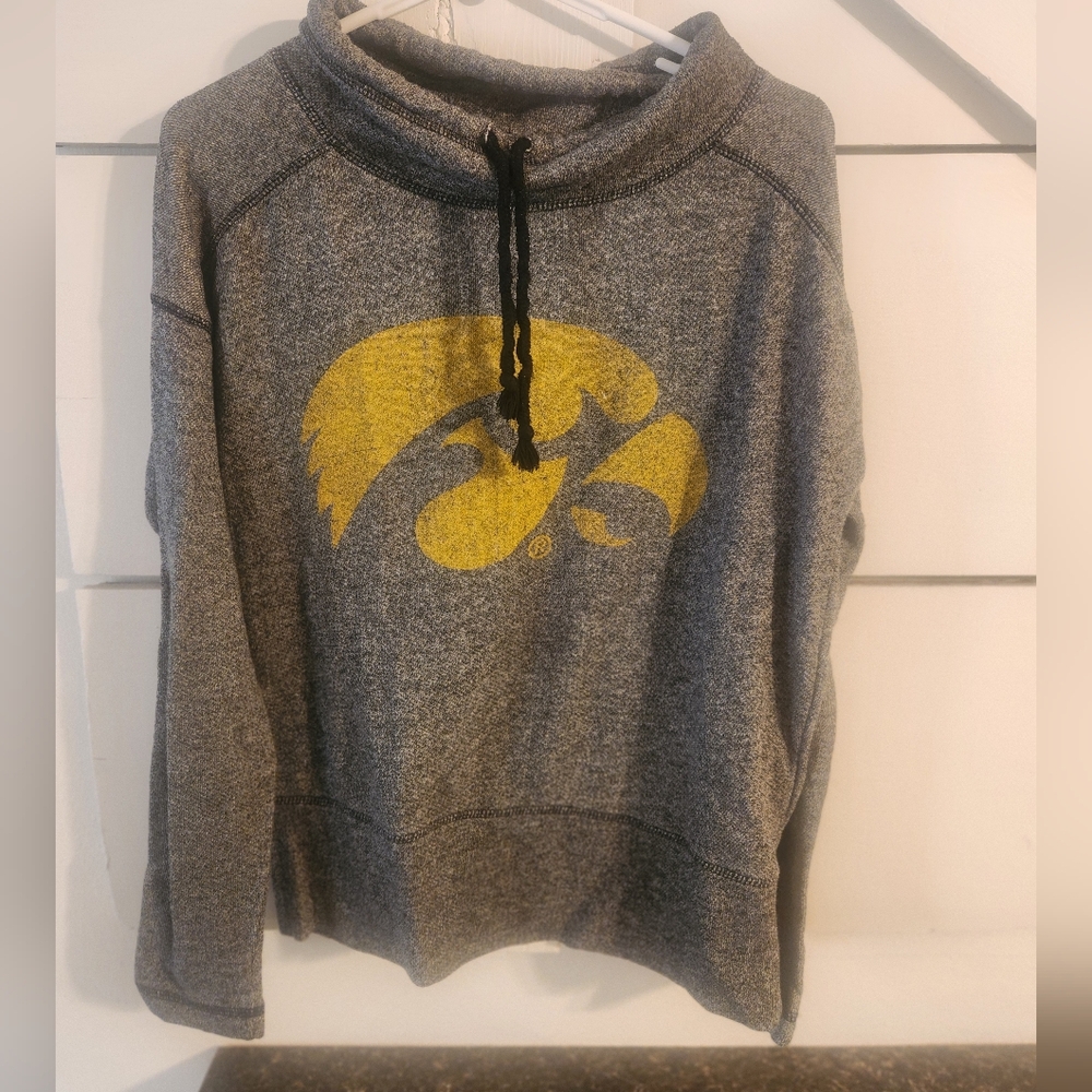 Small iowa hawkeyes sweat shirt material